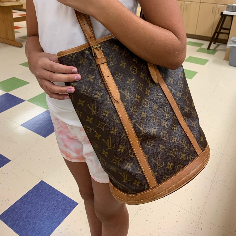 LOUIS VUITTON BUCKET BAG